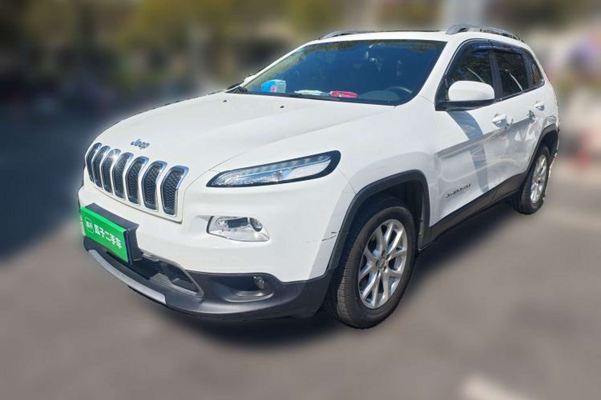 Used Jeep Cherokee 2017 2.0L Superior Edition Front Left 45 Deg