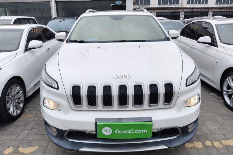 Used Jeep Cherokee 2017 2.0L Superior Edition Front