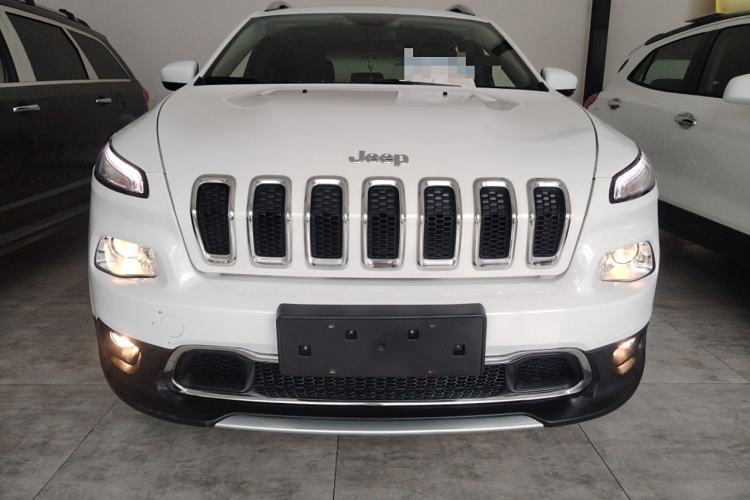 Used Jeep Cherokee 2017 2.0L Superior Edition Front