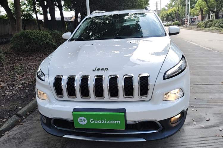 Used Jeep Cherokee 2017 2.0L Superior Edition Front