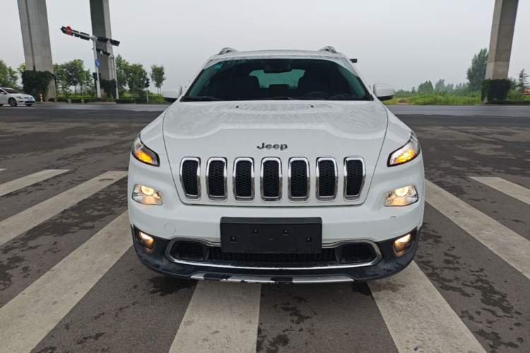 Used Jeep Cherokee 2017 2.0L Superior Edition Front