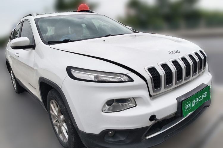 Used Jeep Cherokee 2017 2.4L Leading Smart Edition Front Right 45 Deg