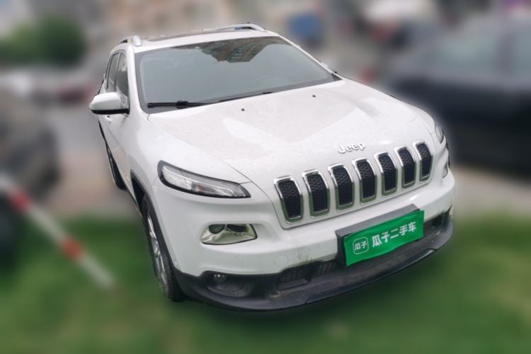 Used Jeep Cherokee 2017 2.4L Leading Edition Front Right 45 Deg