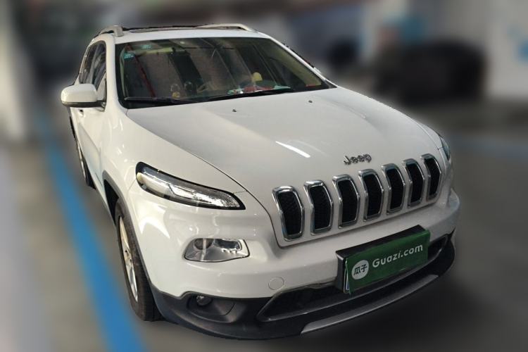 Used Jeep Cherokee 2017 2.4L Leading Smart Edition Front Right 45 Deg