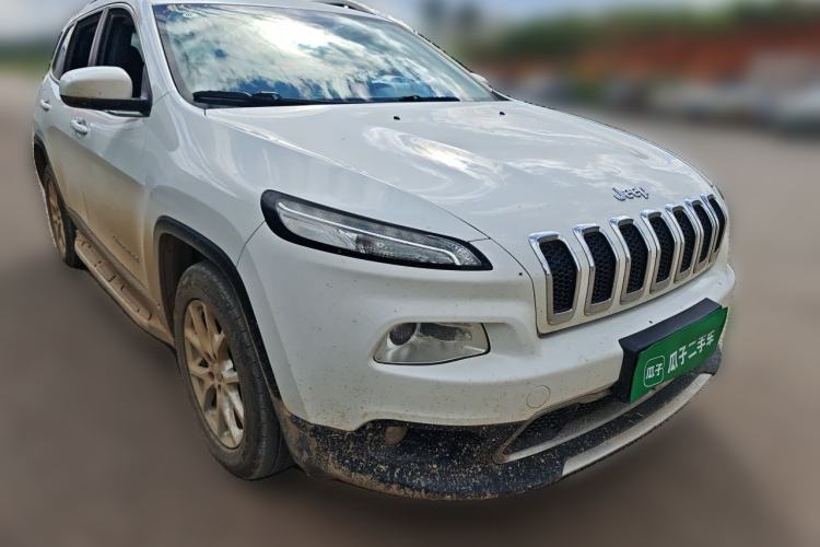 Used Jeep Cherokee 2017 2.0L Superior Edition Front Right 45 Deg