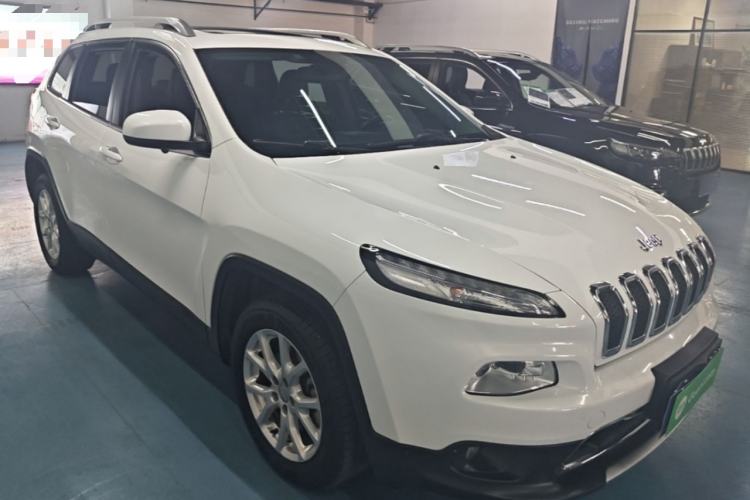Used Jeep Cherokee 2017 2.4L Leading Smart Edition Front Right 45 Deg