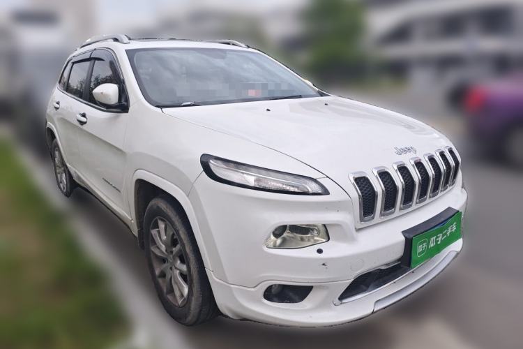 Used Jeep Cherokee 2017 2.4L Professional Smart Edition Front Right 45 Deg
