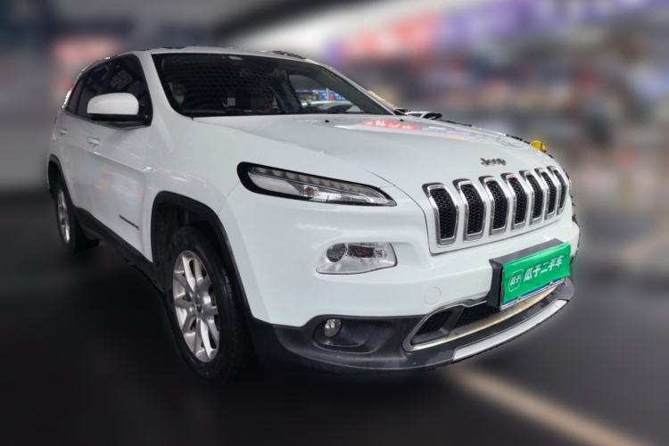 Used Jeep Cherokee 2017 2.4L Leading Smart Edition Front Right 45 Deg