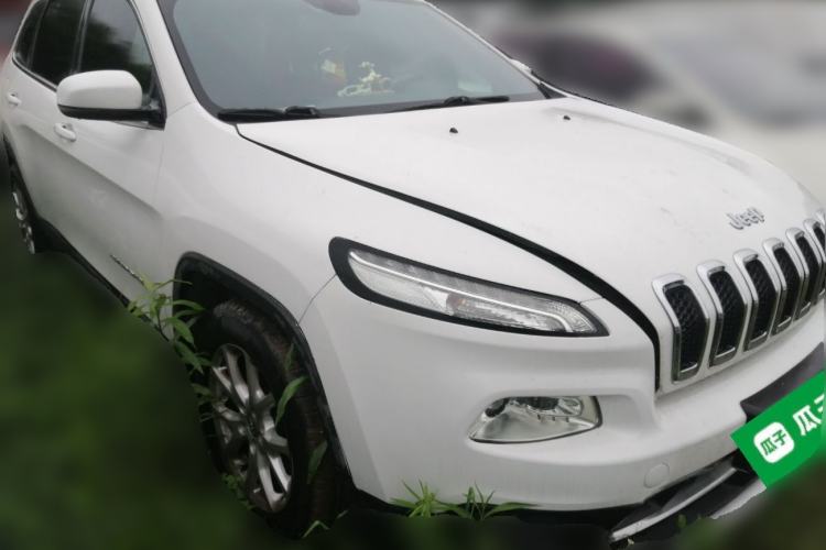 Used Jeep Cherokee 2017 2.0L Superior Edition Front Right 45 Deg