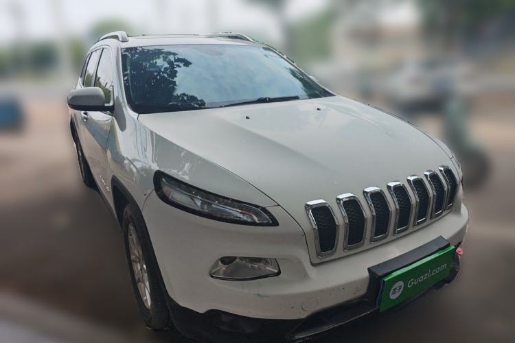 Used Jeep Cherokee 2017 2.0L Superior Edition Front Right 45 Deg