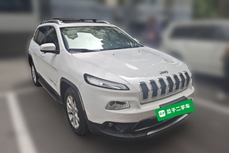 Used Jeep Cherokee 2017 2.0L Superior Edition Front Right 45 Deg