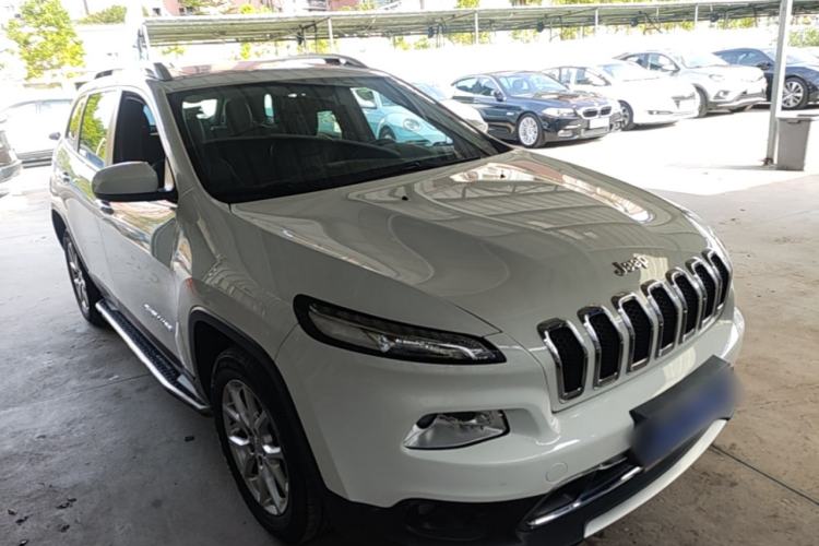 Used Jeep Cherokee 2017 2.4L Leading Smart Edition Front Right 45 Deg