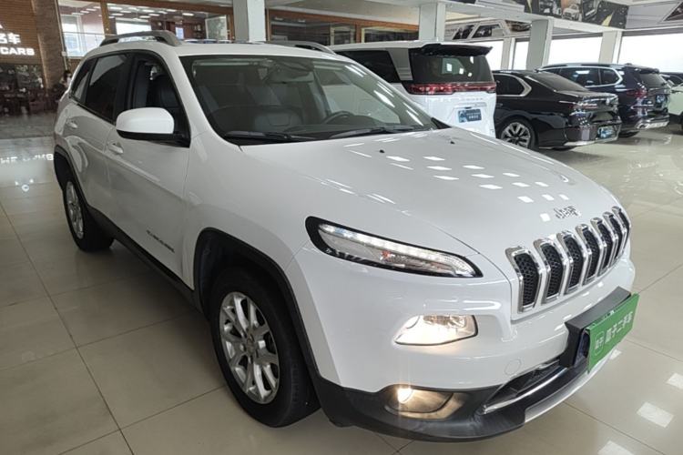 Used Jeep Cherokee 2017 2.4L Leading Smart Edition Front Right 45 Deg