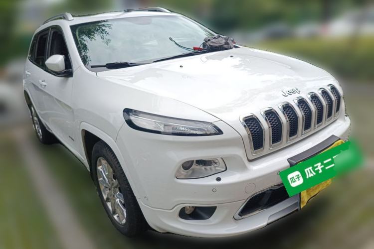 Used Jeep Cherokee 2017 2.4L Superior Edition Front Right 45 Deg