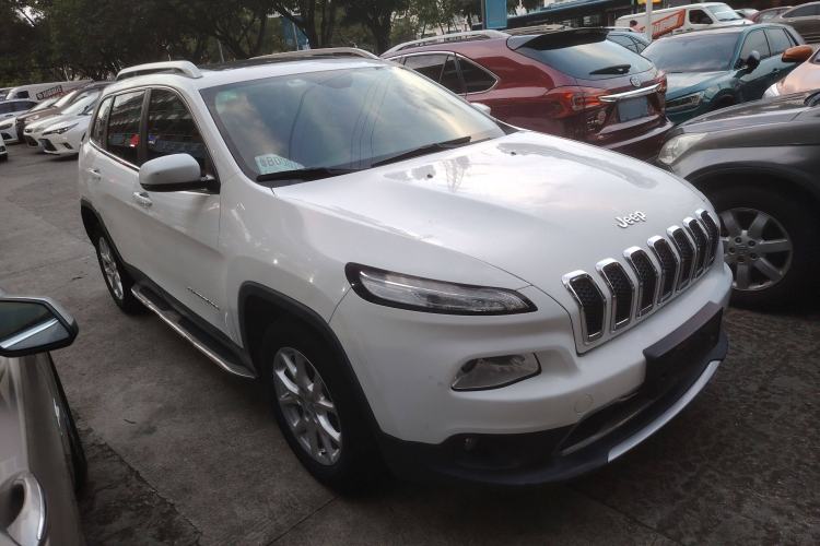 Used Jeep Cherokee 2017 2.4L Leading Edition Front Right 45 Deg