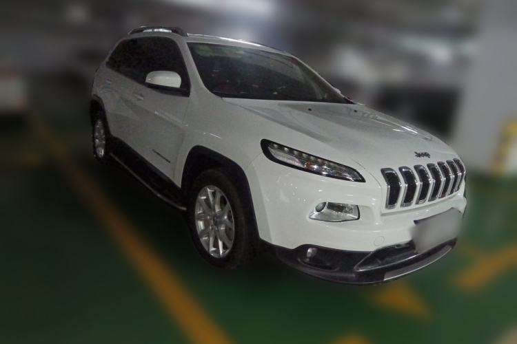 Used Jeep Cherokee 2017 2.0L Superior Edition Front Right 45 Deg