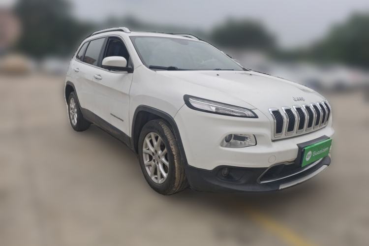 Used Jeep Cherokee 2017 2.0L Superior Edition Front Right 45 Deg