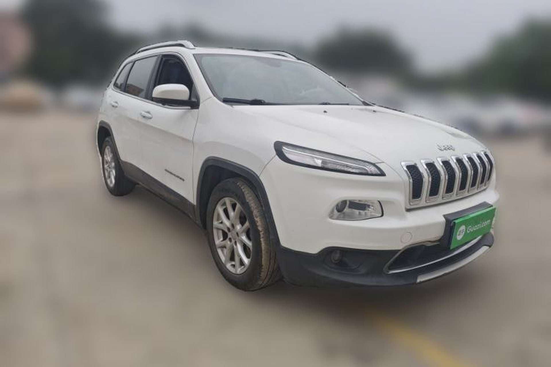Used Jeep Cherokee 2017 2.0L Superior Edition Front Right 45 Deg