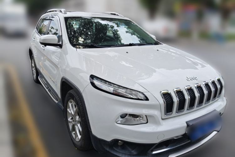 Used Jeep Cherokee 2017 2.0L Superior Edition Front Right 45 Deg