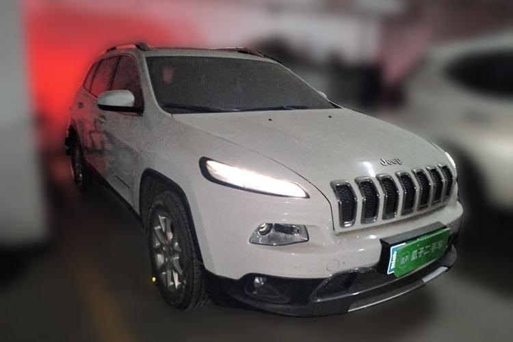 Used Jeep Cherokee 2017 2.0L Superior Edition Front Right 45 Deg