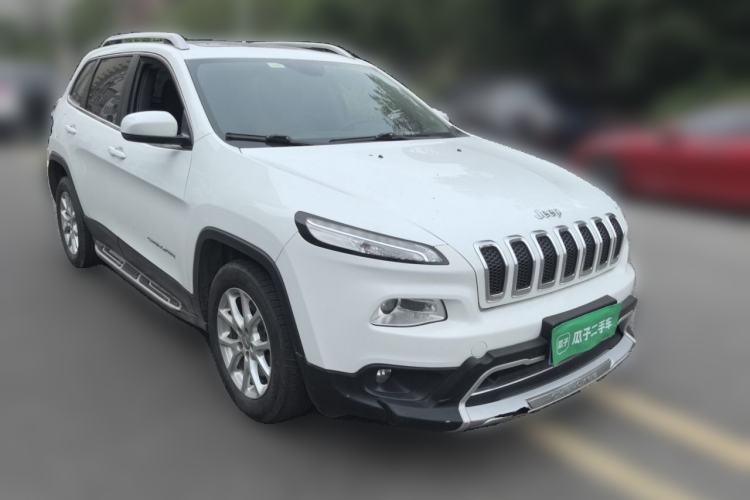Used Jeep Cherokee 2017 2.4L Leading Edition Front Right 45 Deg