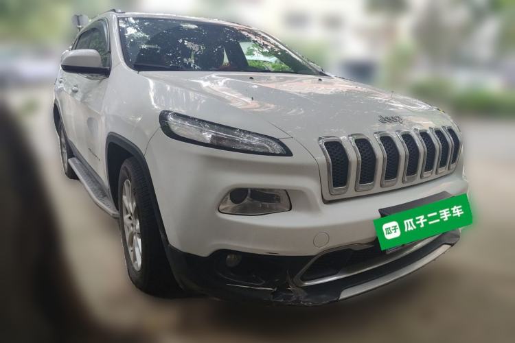 Used Jeep Cherokee 2017 2.0L Superior Edition Front Right 45 Deg