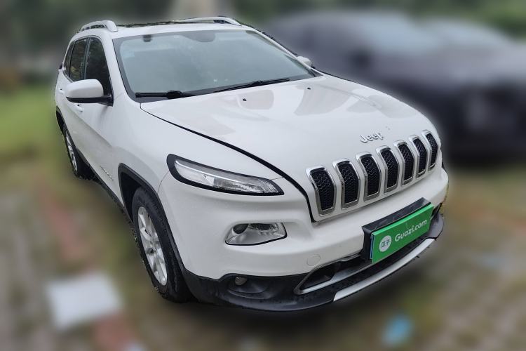 Used Jeep Cherokee 2017 2.0L Superior Edition Front Right 45 Deg