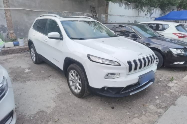 Used Jeep Cherokee 2017 2.0L Superior Edition Front Right 45 Deg