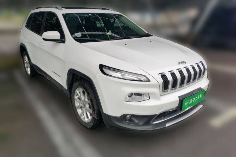 Used Jeep Cherokee 2017 2.0L Superior Edition Front Right 45 Deg