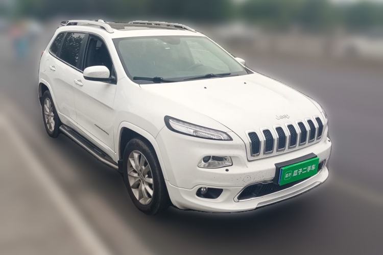 Used Jeep Cherokee 2017 2.4L Professional Edition Front Right 45 Deg