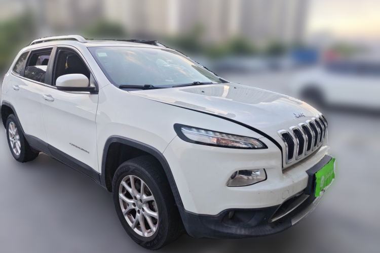 Used Jeep Cherokee 2017 2.4L Leading Edition Front Right 45 Deg
