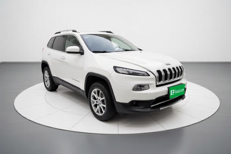 Used Jeep Cherokee 2017 2.4L Leading Edition Front Right 45 Deg