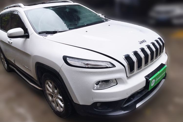 Used Jeep Cherokee 2017 2.4L Leading Edition Front Right 45 Deg