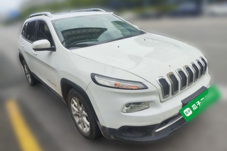 Used Jeep Cherokee 2017 2.0L Superior Edition Front Right 45 Deg