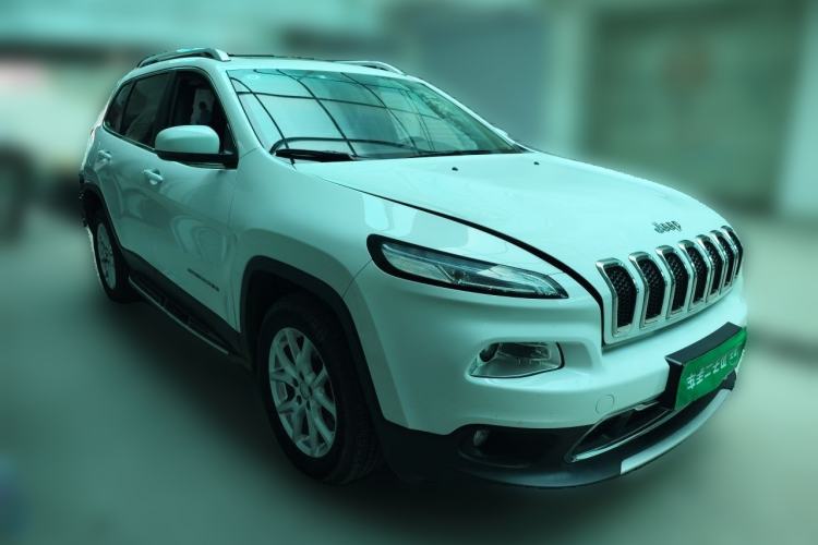 Used Jeep Cherokee 2017 2.4L Leading Smart Edition Front Right 45 Deg