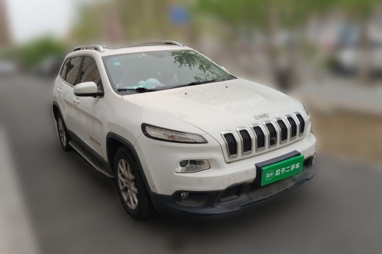 Used Jeep Cherokee 2017 2.4L Leading Smart Edition Front Right 45 Deg