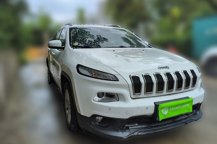 Used Jeep Cherokee 2017 2.0L Superior Edition Front Right 45 Deg