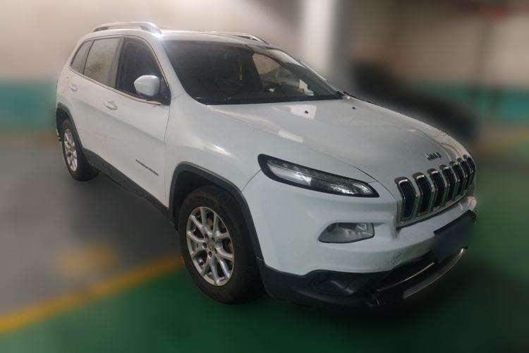 Used Jeep Cherokee 2017 2.4L Leading Edition Front Right 45 Deg