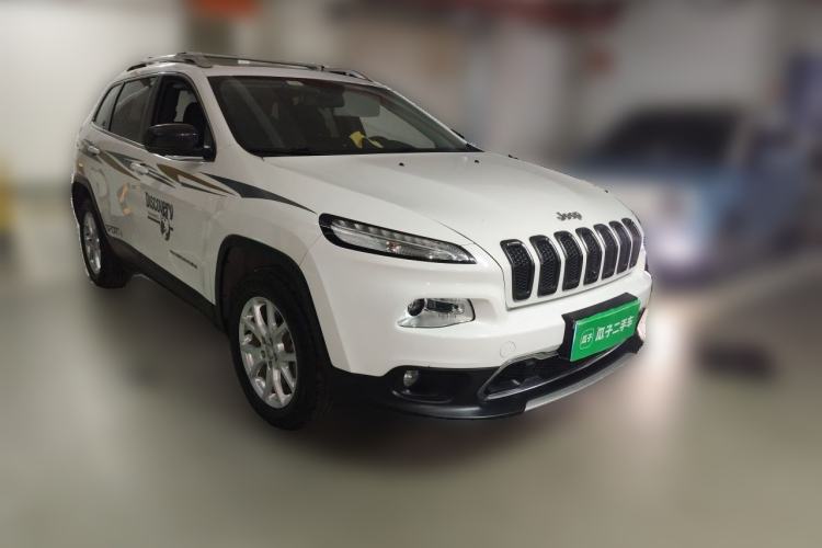 Used Jeep Cherokee 2017 2.4L Leading Edition Front Right 45 Deg