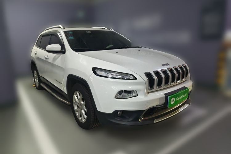 Used Jeep Cherokee 2017 2.4L Leading Edition Front Right 45 Deg