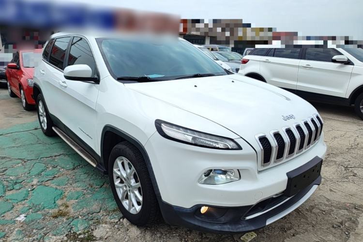 Used Jeep Cherokee 2017 2.0L Superior Edition Front Right 45 Deg