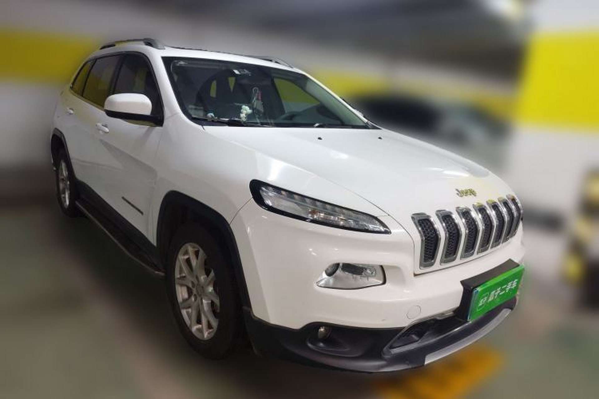 Used Jeep Cherokee 2017 2.0L Superior Edition Front Right 45 Deg