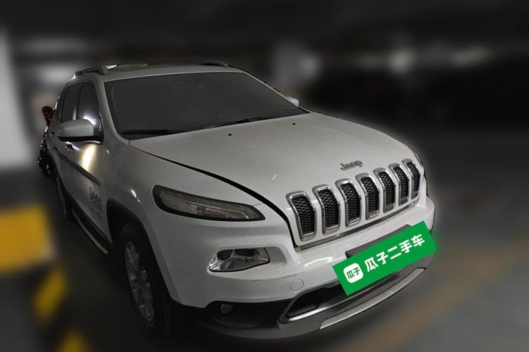 Used Jeep Cherokee 2017 2.4L Leading Edition Front Right 45 Deg