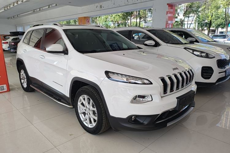 Used Jeep Cherokee 2017 2.4L Leading Edition Front Right 45 Deg
