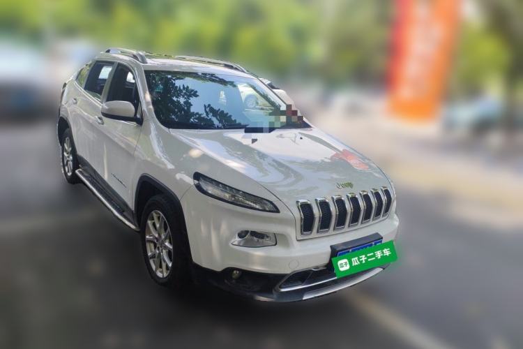 Used Jeep Cherokee 2017 2.0L Superior Edition Front Right 45 Deg