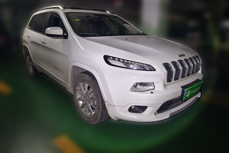 Used Jeep Cherokee 2017 2.4L Professional Smart Edition Front Right 45 Deg