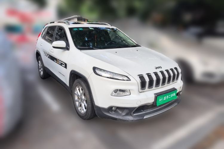 Used Jeep Cherokee 2017 2.4L Leading Edition Front Right 45 Deg