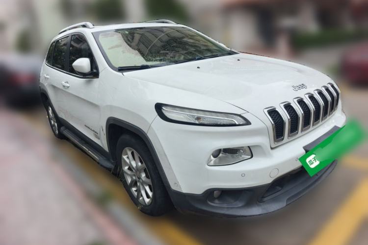 Used Jeep Cherokee 2017 2.4L Leading Edition Front Right 45 Deg