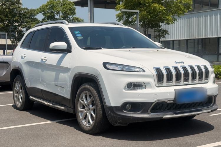 Used Jeep Cherokee 2017 2.4L Leading Smart Edition Front Right 45 Deg