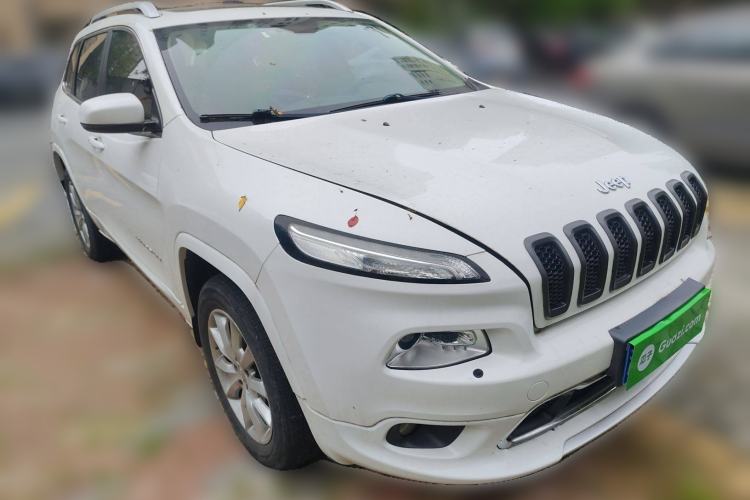 Used Jeep Cherokee 2017 2.4L Professional Smart Edition Front Right 45 Deg